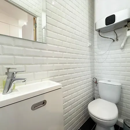 Charming - 2 Guests - 2min Walk From Metro Appartamento