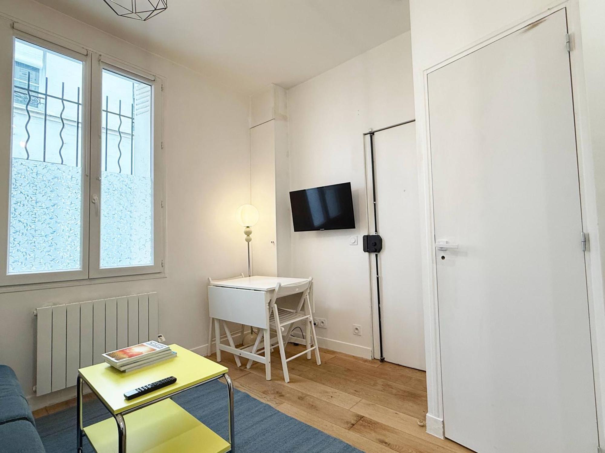 Charming - 2 Guests - 2min Walk From Metro